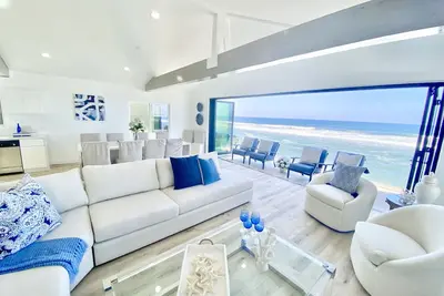 Image de Superbe complexe familial de 8 chambres en bord de mer