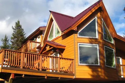 Image de Chalet privé avec vue imprenable - bain à remous, Wi-Fi, cellulaire - Alaska: par la fenêtre
