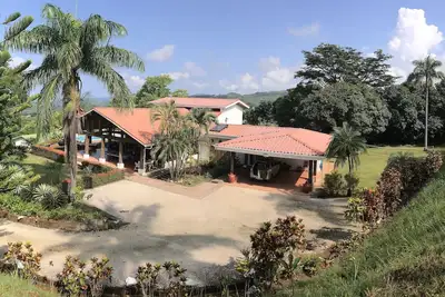 Image de Vues inégalées sur l'océan et la montagne! Bassin! Cuisinier / ménage privé inclus!