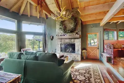 Image de Lodge romantique à Point Reyes / Inverness: «Mankas-esque Retreat»