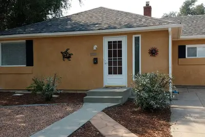 Image de Historic Pueblo Bungalow - idéal pour les familles ou les voyageurs d'affaires