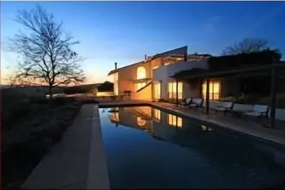 Image de 40 Acres 5000 Place Ft, $ 975 \/ Capacité nt 10-14 Piscine, Vignoble, Vues!