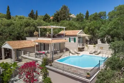 Image de Angouleta Villa - Enjoy sunsets in an unobstructed scenery.