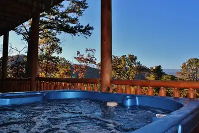 Image de Cabine de luxe 5 chambres près de Dollywood avec accès à la piscine du centre-ville