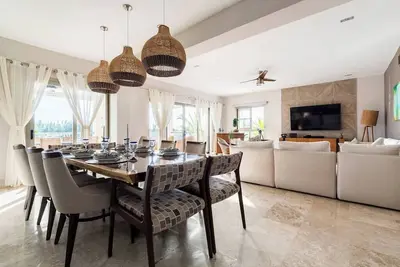 Image de Condo luxueux à La Amada Residences, vue sur la marina et à quelques pas de la plage!