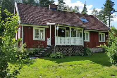 Image de chalets pittoresques situés dans le nord de Skåne.