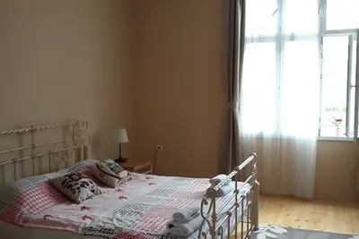 Image de Nous organisons des cosmétiques, des coiffeurs et des services dentaires.