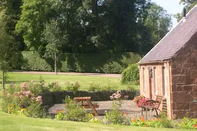 Image de Cottages situés dans un sud magnifique face à deux acres de jardin privé