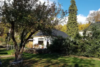 Maison avec terrasse privée, grand jardin et aire de jeux à côté de la forêt