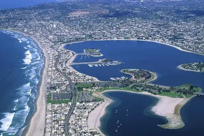 Image de Maison de plage abordable et spacieuse pour 11 personnes avec emplacement idéal pour Bay & Ocean