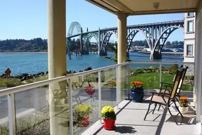 Image de Maison côtière incroyable; prix réduit pour le reste de l'été!