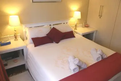 Image de Spacieux, cuisine complète, grand jardin. Vue sur la montagne. Conviviale et familiale.