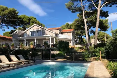 Image de Magnifique villa vue mer avec piscine village port et plage Ă pieds pour 12