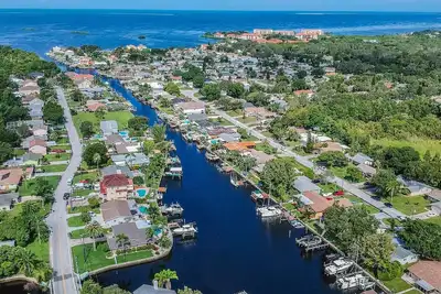 Image de Cozy 2/2 Gulf Coast, Canal House avec un quai, bateau ponton et accès au golfe