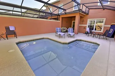 Image de 4 chambres, 3 salles de bains maison de ville sur la station. Tennis, piscine, glissade d'eau, rivière paresseuse, arcade