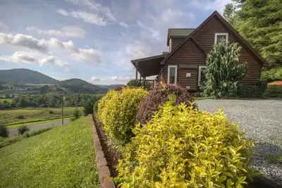 Image de Brookshire Cabin - cheminée, foyer extérieur, sentiers pédestres