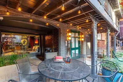 Image de Du centre-ville - 2 Br Walk to Everything! Penthouse Loft- Imprimantes Alley Lofts