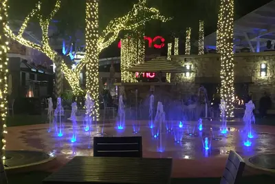 Image de Excellent Location!