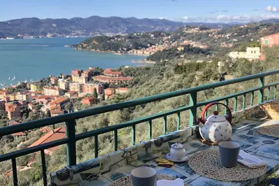 Image de Maison avec une vue exceptionnelle sur la baie de Lerici