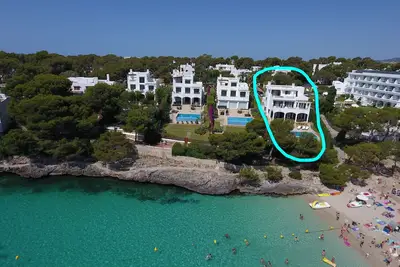 Image de Villa de luxe en bord de mer, directement sur la plage, à 20 m de la ville, piscine chauffée (avril-octobre)