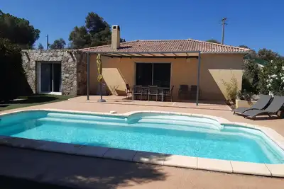 Image de Maison de la Plaine, climatisée avec piscine et vue dégagée.