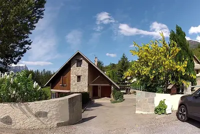 Image de Studio meublé 35 m² entièrement rénové tout confort avec une grande terrasse