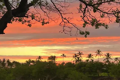 Image de Meilleur Emplacement Fairways, coucher de soleil, vue sur le golf, nouvellement décoré