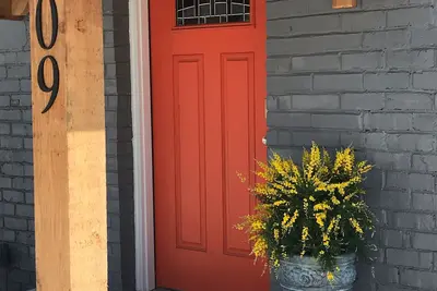 Image de Katies Kottage # 2: Charmeuse en pain d'épice du centre-ville rénovée, 1938