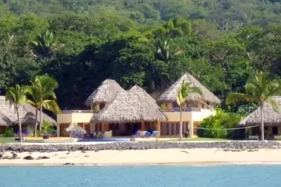 Image de 200 ft bord de l'océan, pour 18 personnes, privé, Cook, Service, Bar dans la piscine, jacuzzi