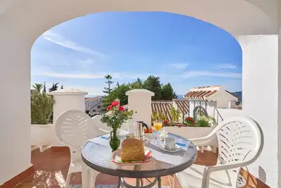 Image de Appartement climatisé avec vue sur mer, piscine, grande terrasse et Wi-Fi.