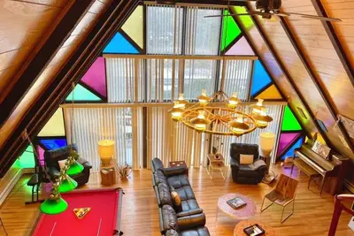 Image de Grand chalet rustique moderne au bord de la plage sur 1 acre près des stations de ski et parc aquatique