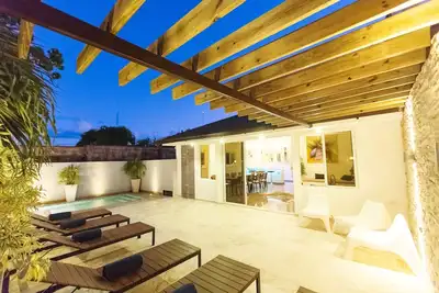 Image de Villa Imperial dans la vieille ville avec piscine ★★★★★