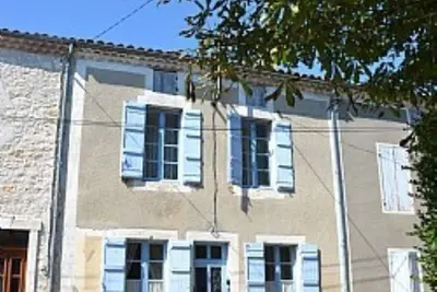 Image de Maison de village avec jardin et piscine privée dans une charmante bastide