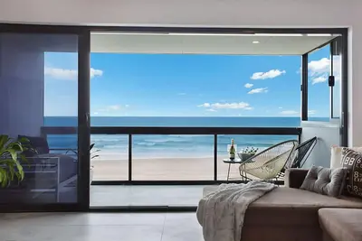 Image de Absolute Beachfront Écoutez les vagues dans cette unité rénovée de 3 chambres