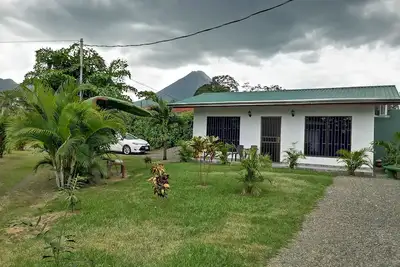 Image de Appartement privé. Superbe vue sur le volcan Arenal. Deux lits queen size. A / C