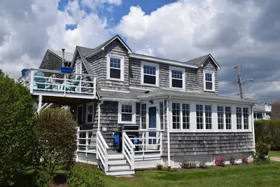 Image de Pt. Maison de plage de Judith. Vues sur l'eau. Marchez jusqu'à la plage d'État. Récemment rénové!
