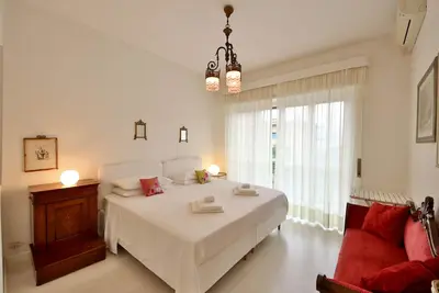 Image de Sofia-Ac et grand balcon dans le centre par KlabHouse