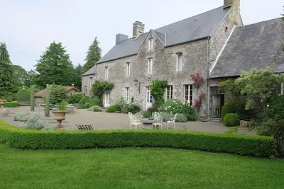 Image de Manoir du 18e situé en bordure village au calme proximité du Mont St Michel