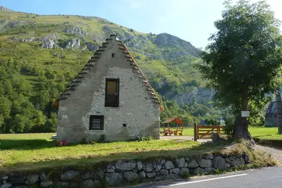 Image de Campan Authentique grange au toit de chaume, entièrement rénovée, grand confort