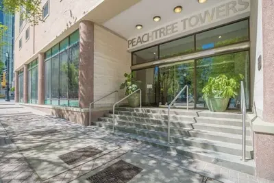 Image de Spacieux appartement privé de grande hauteur dans le centre-ville d'Atl