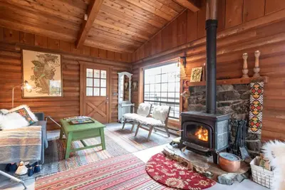 Image de Cabane en rondins avec ambiance rétro près de Poulsbo et Kiana