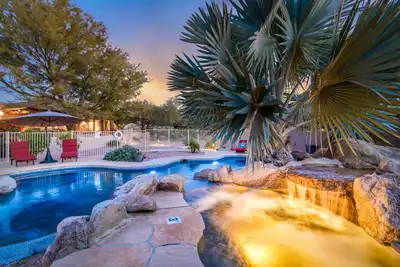 Image de Adorable Garden Cabin Piscine Chauffee, Spa, Table De Piscine Et Putting Green! ! !