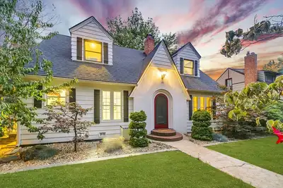 Image de #HabitueHomes- Hand House - 3 King Beds / 3 Baths on 3 floors