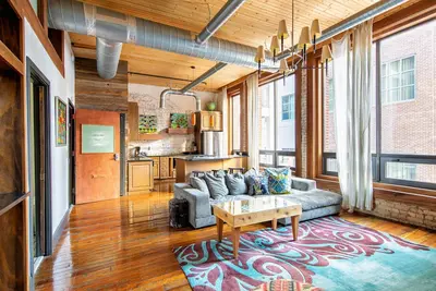 Image de Du centre-ville - 1 Br Walk to Everything! Loft plat - Imprimantes Alley Lofts
