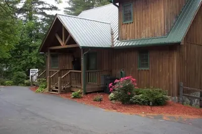 Image de Big Nate Chalet sur le lac avec l'eau Trampoline