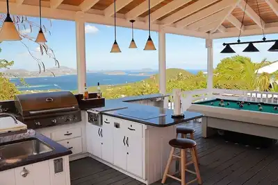 Image de Noix de coco: vie intérieure / extérieure, spa, piscine chauffée et intimité!