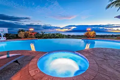 Image de Maison et chalet / 6br 4. 5ba / Infinity Edge Pool / Hot Tub / Vue imprenable