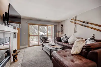 Image de Belle propriété à Cinnamon Ridge avec une vue imprenable - Marchez vers les pistes!