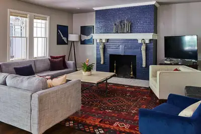 Image de Divertir, cuisiner et se détendre dans le joyau du manoir gothique méridional