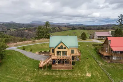 Image de Buena Vista- 4bd / 3ba, cheminée, bain à remous, à pied de New River